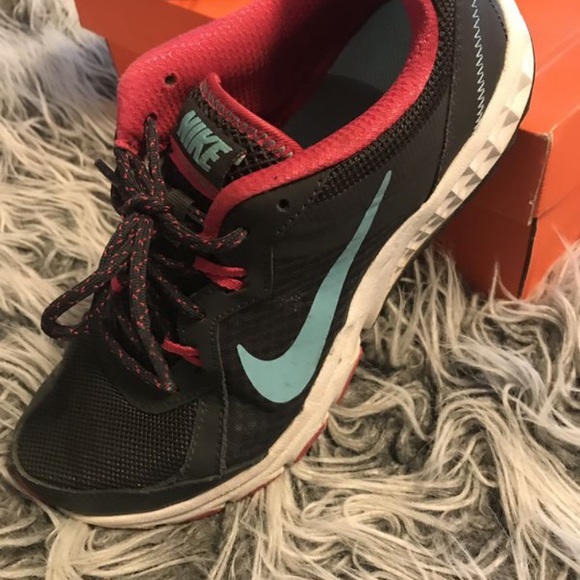 Nike - Picture 2 of 4